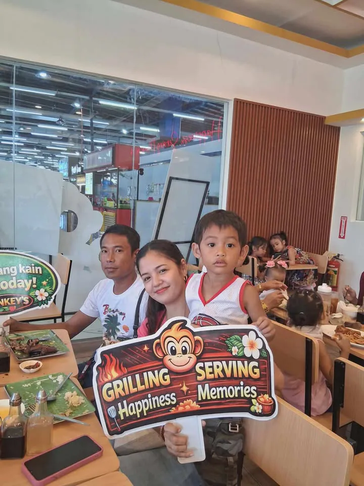 Family with young child at Monkey's Resto